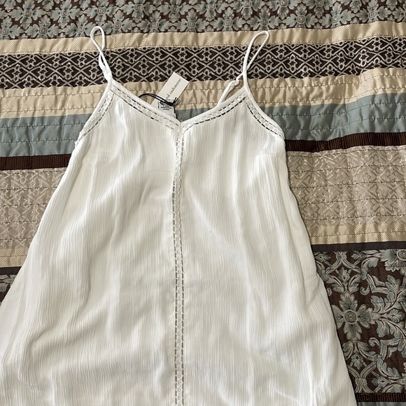 Adorable boho style flowy white dress - Picture 2 of 7